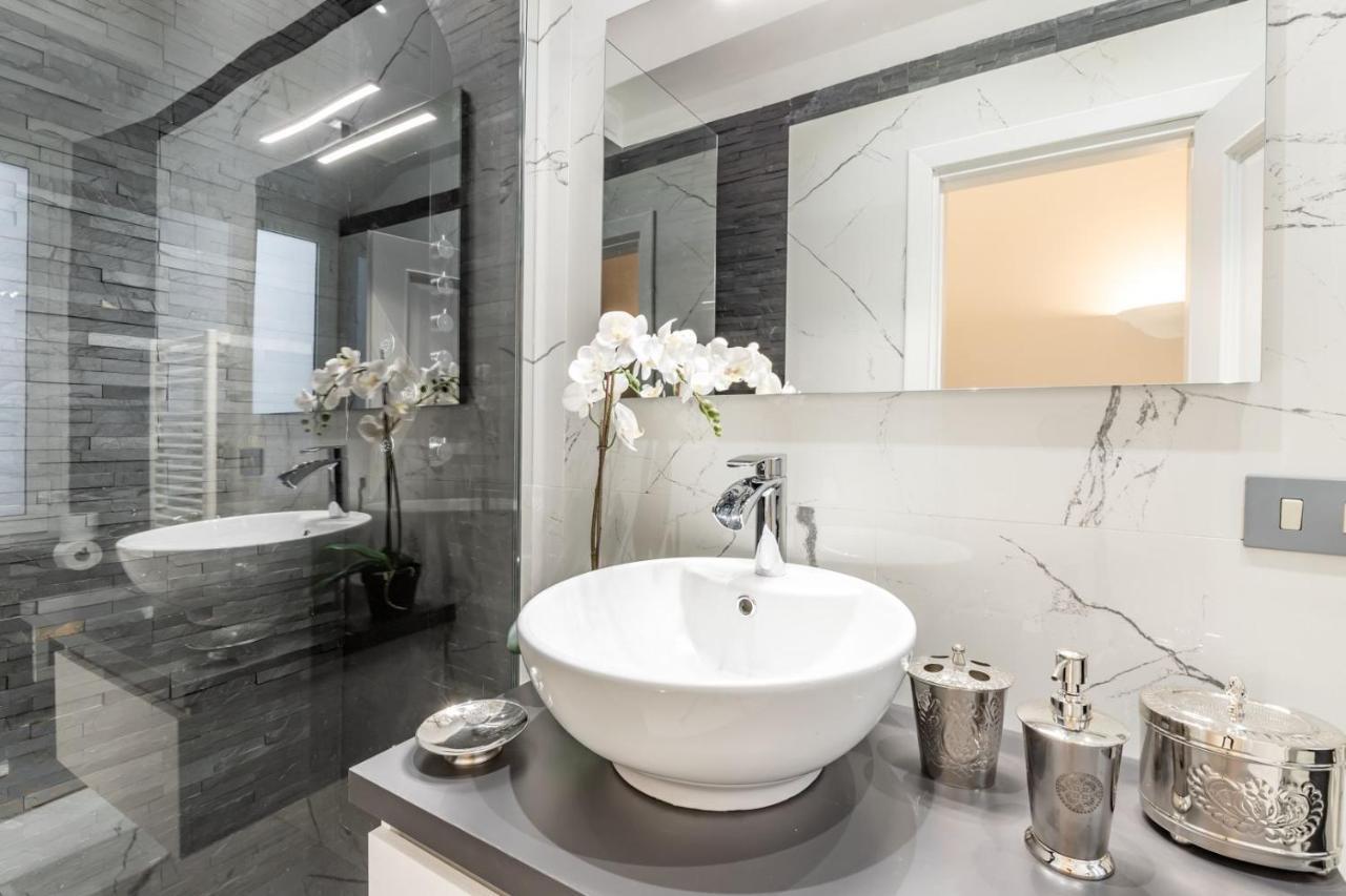 Trevi Luxury Apartment Jacuzzi Rzym Zewnętrze zdjęcie