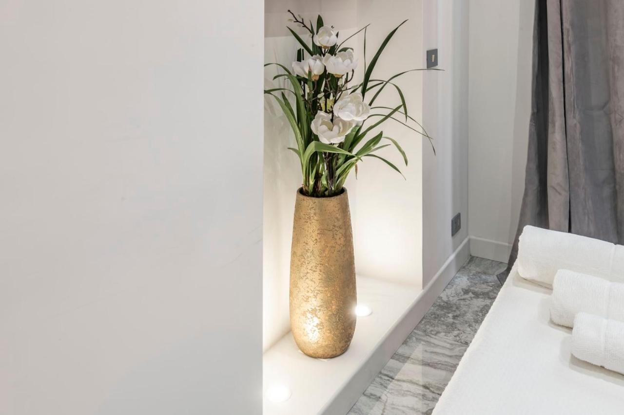 Trevi Luxury Apartment Jacuzzi Rzym Zewnętrze zdjęcie
